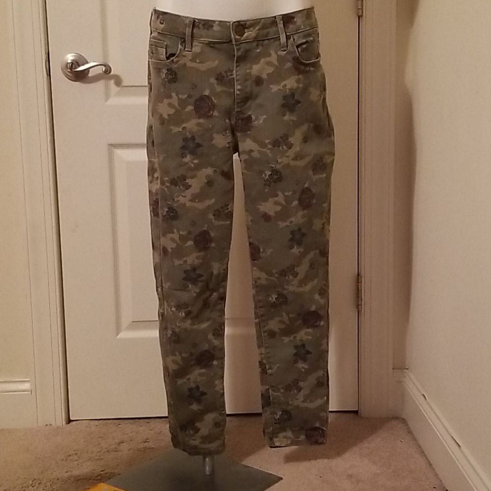 Floral Camouflage Jeans 😍👖